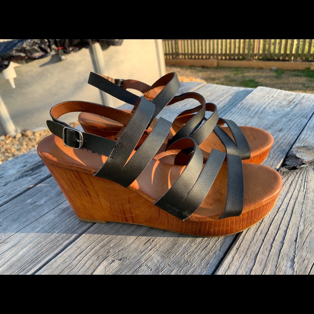 Lucky Brand wedges! Cute and comfortable! Size 9
